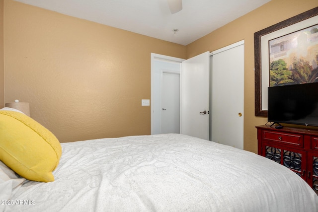 bedroom with a ceiling fan