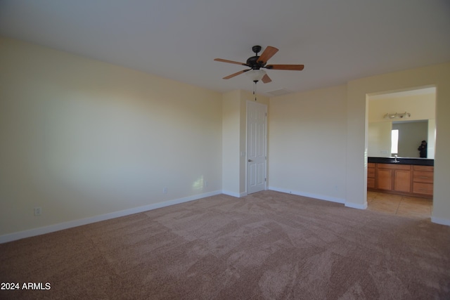 carpeted empty room featuring ceiling fan