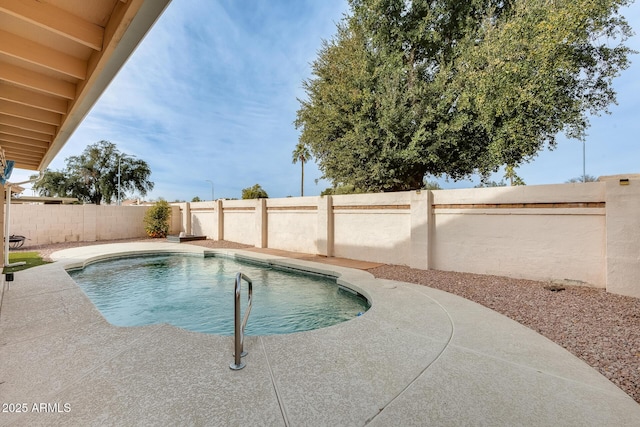 view of swimming pool