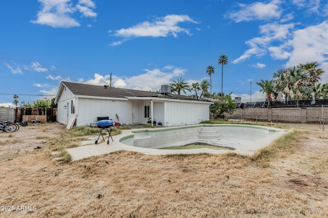 13039 N 19th Ave, Phoenix, AZ 85029 - view of pool featuring fence