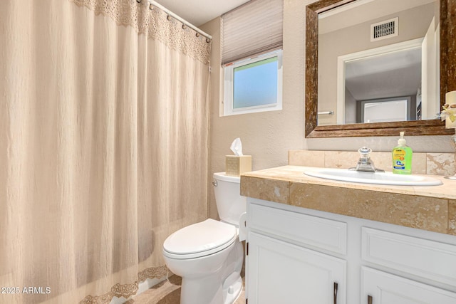 bathroom featuring vanity, a shower with curtain, toilet, and visible vents