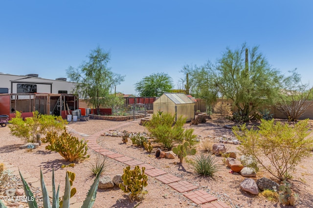 view of yard featuring a storage shed