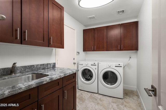 laundry area with a sink, visible vents, baseboards, independent washer and dryer, and cabinet space