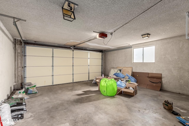 4722 W Via Cynthia, Glendale, AZ 85301 - garage featuring a garage door opener