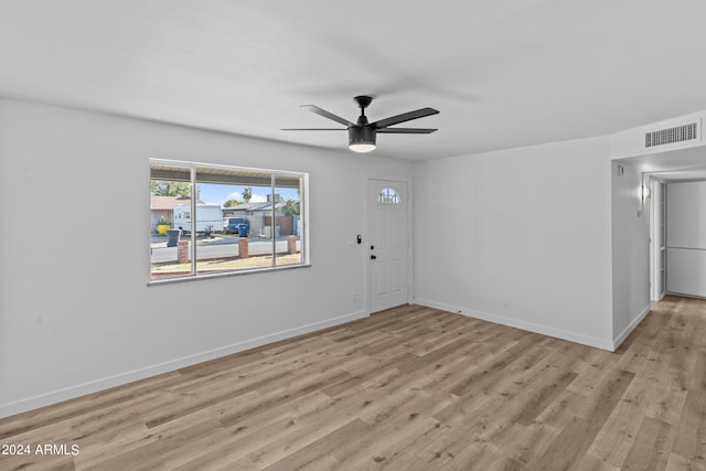 entrance foyer featuring visible vents, light wood-type flooring, a ceiling fan, and baseboards
