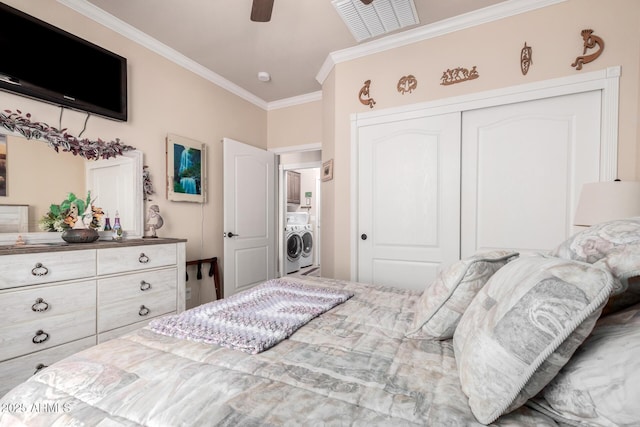 bedroom featuring washer / clothes dryer, visible vents, a closet, ornamental molding, and ceiling fan