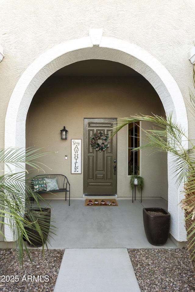 view of exterior entry with stucco siding