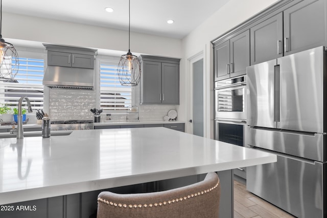 17385 W Sugar Hill Ct, Surprise, AZ 85388 - kitchen with stainless steel appliances, gray cabinets, backsplash, recessed lighting, and a sink