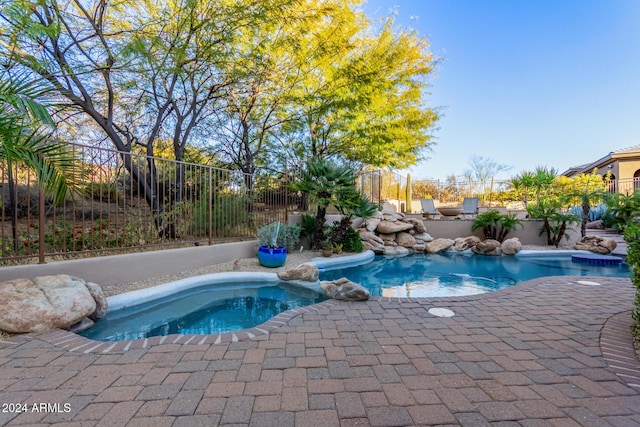 view of pool with an in ground hot tub and a patio area