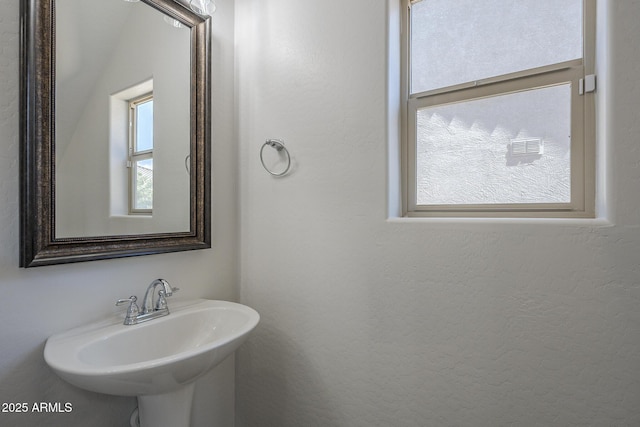 8518 S 8th Ln, Phoenix, AZ 85041 - bathroom featuring a sink