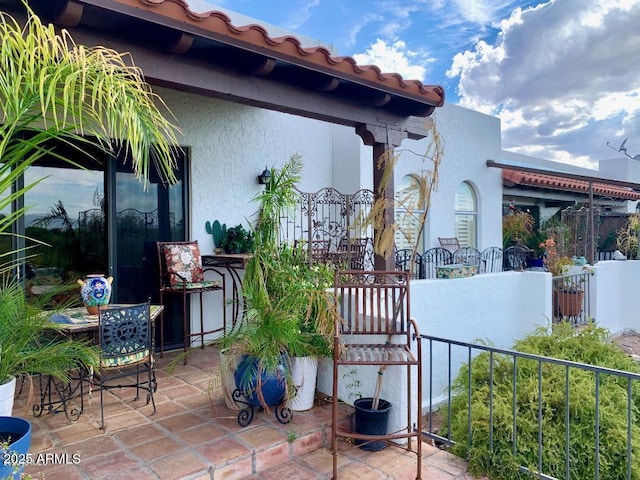 100 N Lazy Fox Rd Unit 8, Wickenburg, AZ 85390 - view of patio