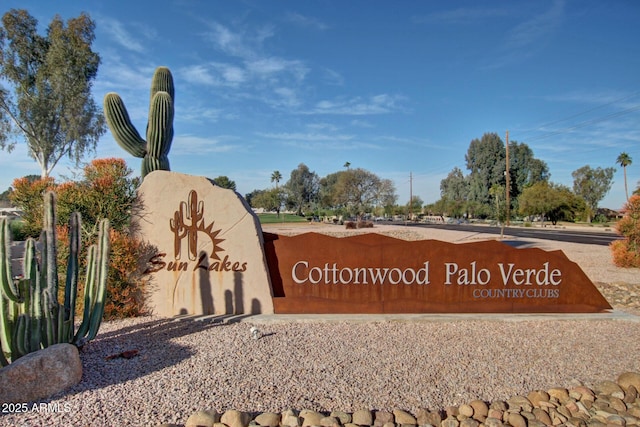 view of community / neighborhood sign