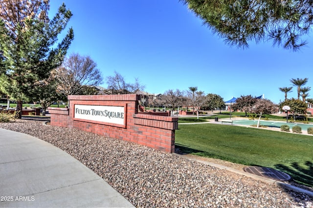 community sign with a lawn