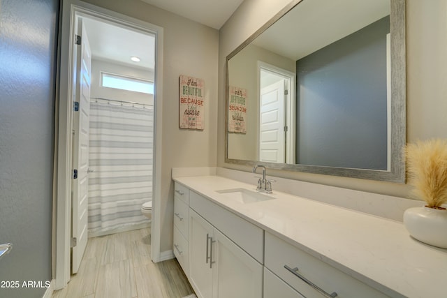full bath with a shower with shower curtain, vanity, and toilet