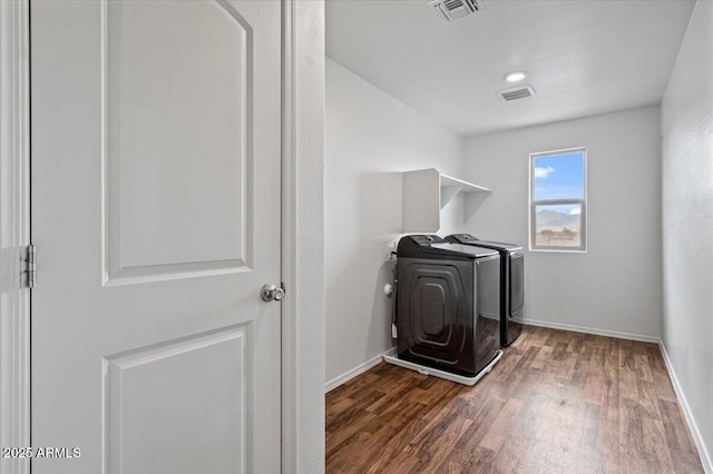 618 E Elm Ln, Avondale, AZ 85323 - laundry room featuring laundry area, washing machine and dryer, visible vents, and wood finished floors