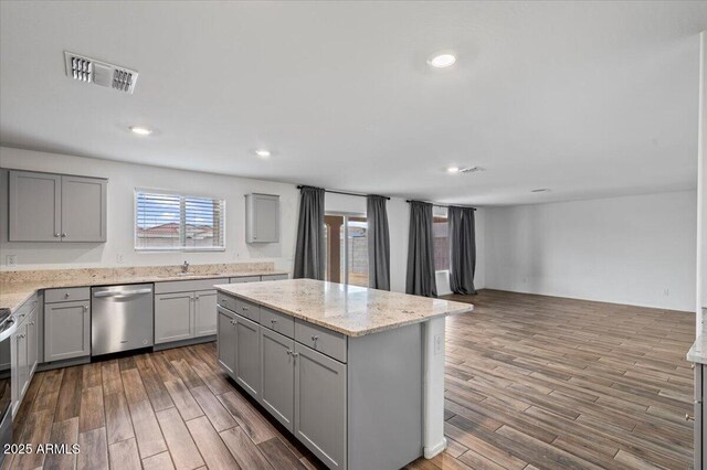 618 E Elm Ln, Avondale, AZ 85323 - kitchen with wood tiled floor, visible vents, stainless steel dishwasher, and gray cabinetry