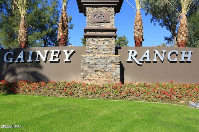 community / neighborhood sign featuring a lawn