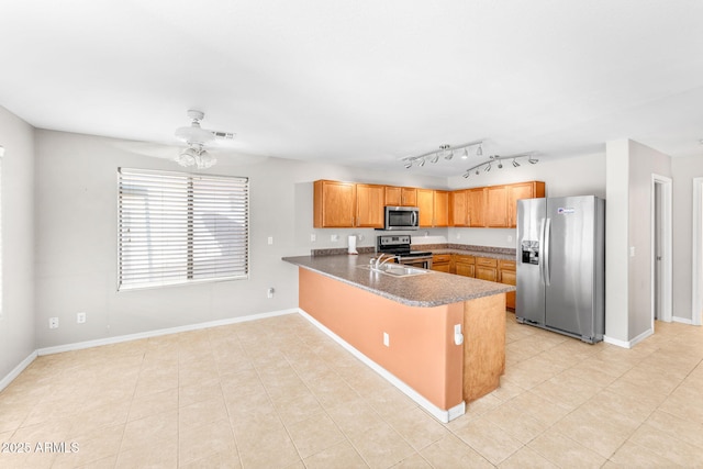 kitchen featuring appliances with stainless steel finishes, sink, ceiling fan, and kitchen peninsula