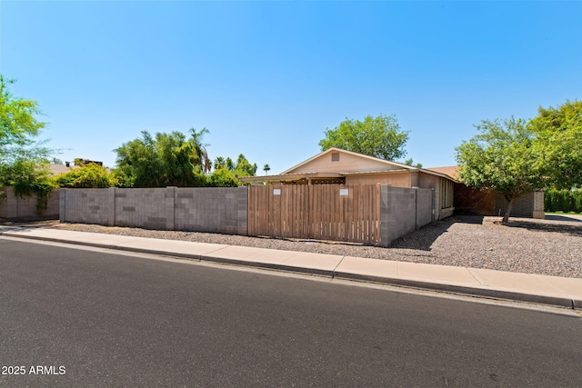 2804 N Nebraska St, Chandler, AZ 85225 - view of front of home featuring a fenced front yard