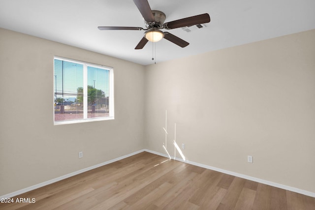 unfurnished room with light wood-type flooring and ceiling fan