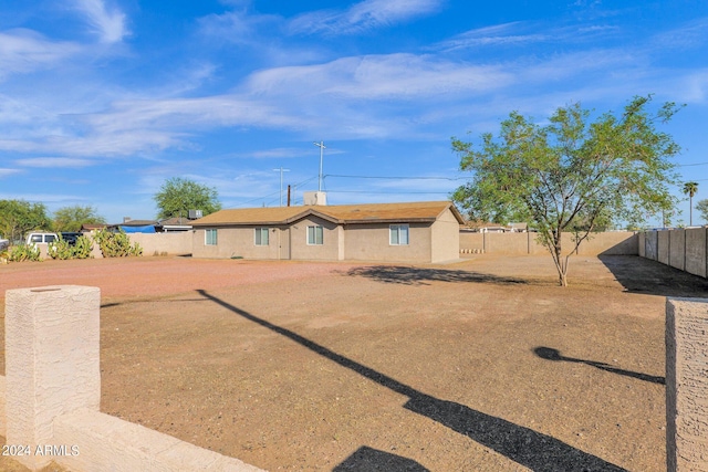 view of front of property