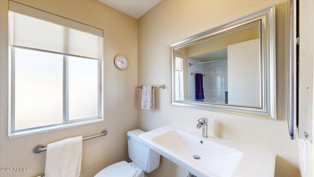 bathroom featuring sink and toilet