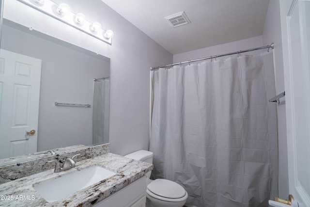 full bath featuring visible vents, curtained shower, toilet, and vanity