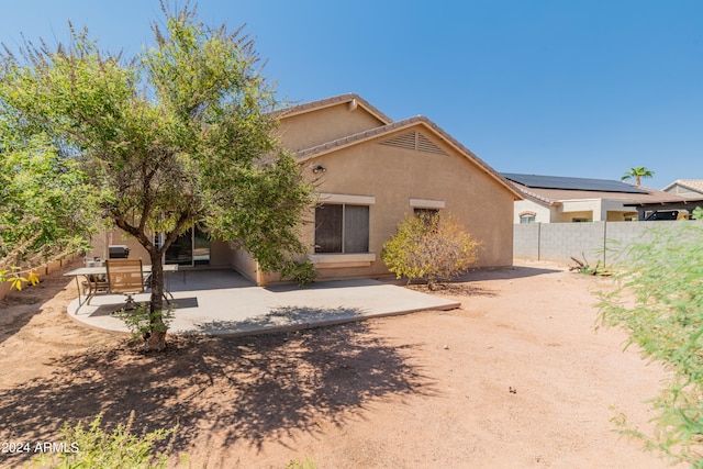 view of front of home featuring a patio