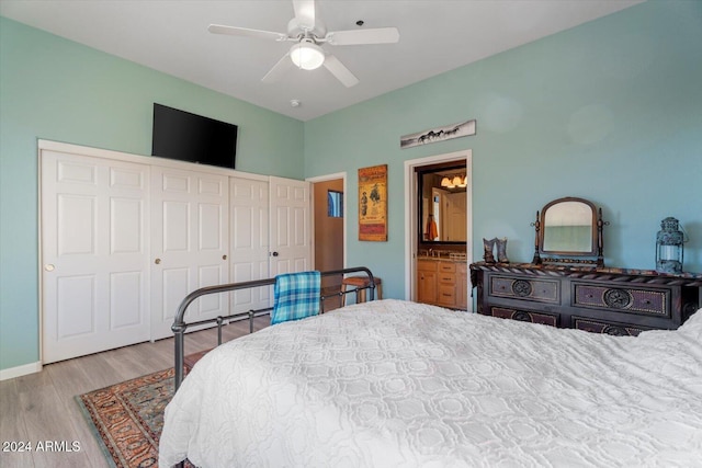 bedroom featuring light wood-type flooring, a closet, ensuite bath, and ceiling fan