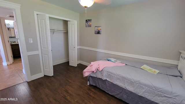 5539 E Dragoon Ave, Mesa, AZ 85206 - bedroom featuring a closet and wood finished floors