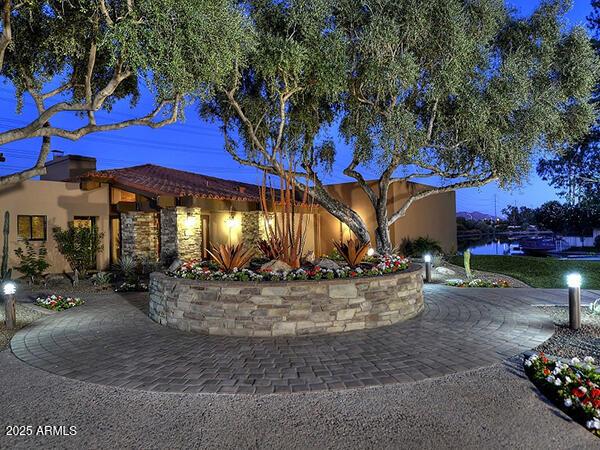 9675 E Cinnabar Ave, Scottsdale, AZ 85258 - view of front of home with stucco siding