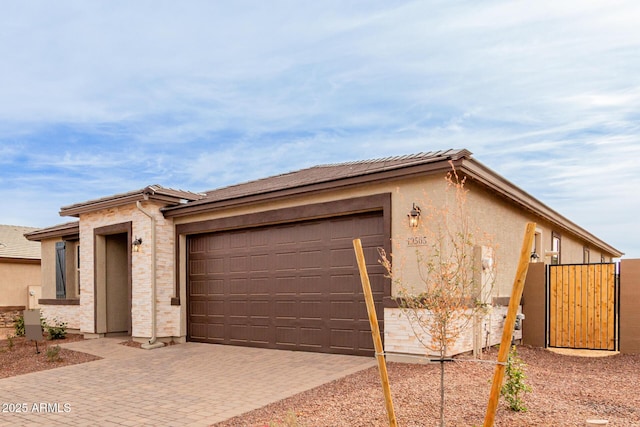 view of front of property with an outdoor structure