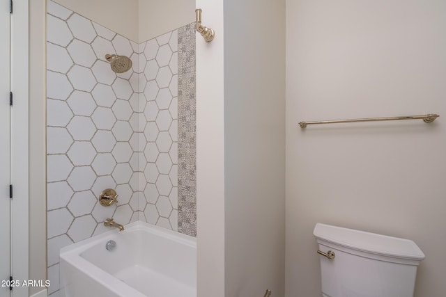 bathroom with toilet and tiled shower / bath combo