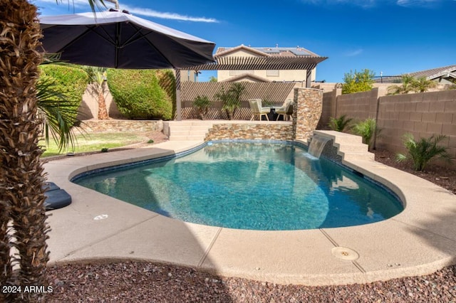 view of swimming pool featuring pool water feature