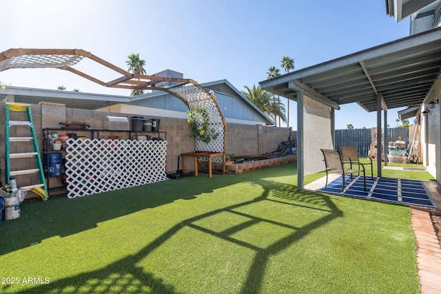 3833 W Phelps Rd, Phoenix, AZ 85053 - view of yard with a patio area