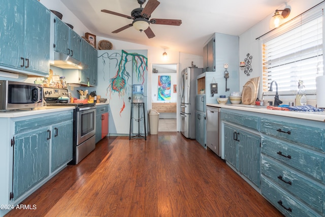 kitchen featuring ceiling fan, sink, dark hardwood / wood-style flooring, blue cabinets, and appliances with stainless steel finishes