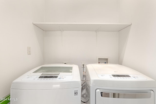 laundry room with washing machine and dryer