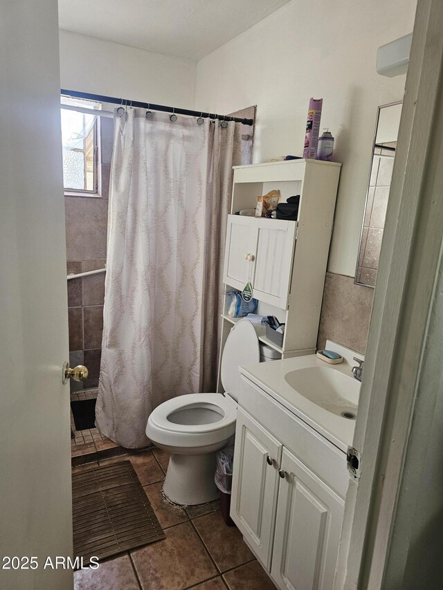 4426 S 36th Dr, Phoenix, AZ 85041 - full bath with toilet, a shower with shower curtain, tile patterned flooring, and vanity