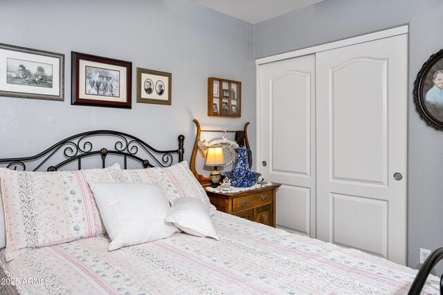 907 E Kelsi Ave, San Tan Valley, AZ 85140 - bedroom with a closet