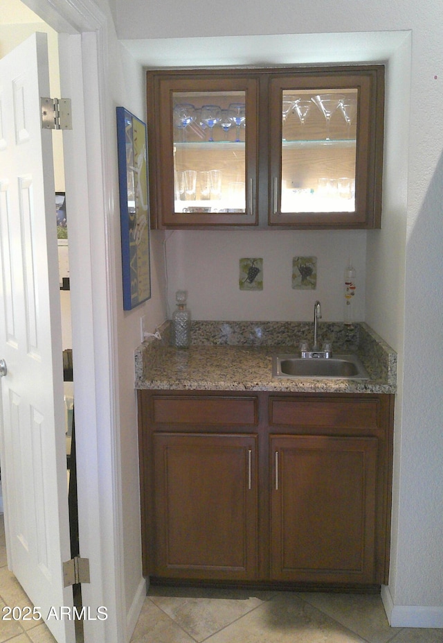 8700 E Mountain View Rd Unit 2029, Scottsdale, AZ 85258 - indoor wet bar with light tile patterned flooring and baseboards