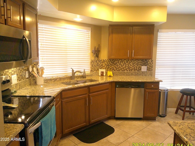 8700 E Mountain View Rd Unit 2029, Scottsdale, AZ 85258 - kitchen featuring stainless steel appliances, a sink, light tile patterned flooring, decorative backsplash, and recessed lighting