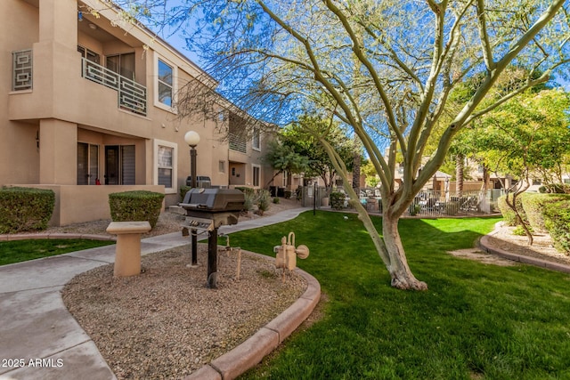 7887 N 16th St Unit 224, Phoenix, AZ 85020 - view of community featuring a lawn