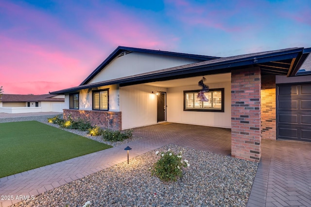 9005 W Villa Chula St, Peoria, AZ 85383 - ranch-style house featuring brick siding and a yard