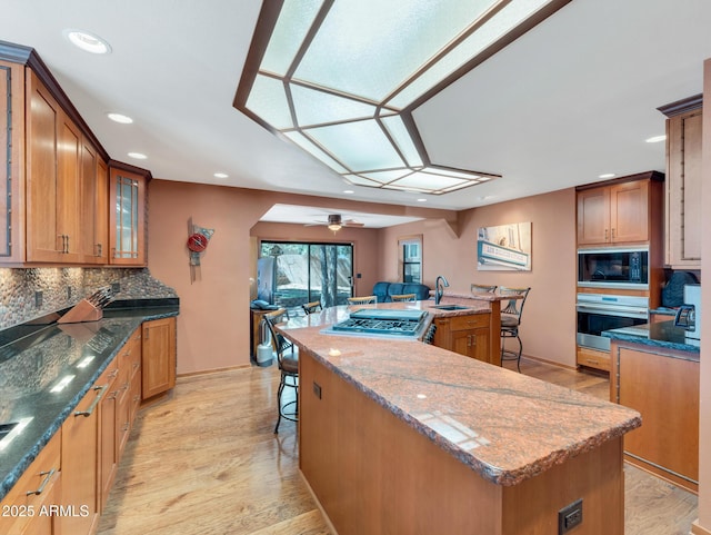 951 N Sky View St, Flagstaff, AZ 86004 - kitchen featuring appliances with stainless steel finishes, recessed lighting, ceiling fan, decorative backsplash, and a large island with sink