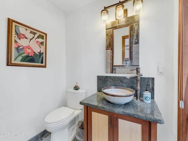 951 N Sky View St, Flagstaff, AZ 86004 - bathroom featuring decorative backsplash, toilet, and vanity