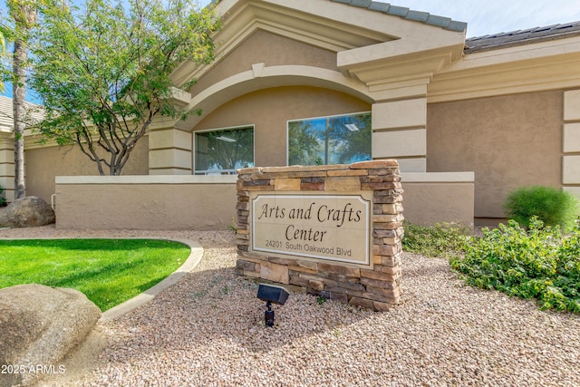 view of community / neighborhood sign