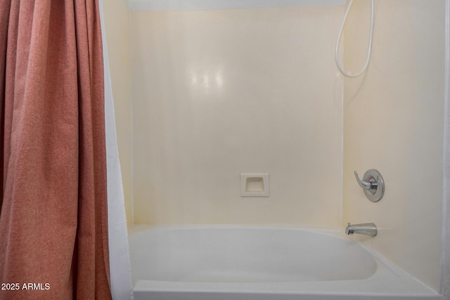 bathroom with shower / bath combo