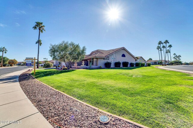 single story home featuring a front lawn