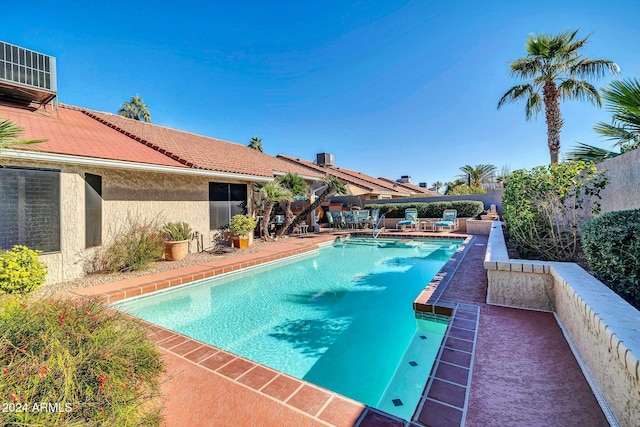 view of swimming pool