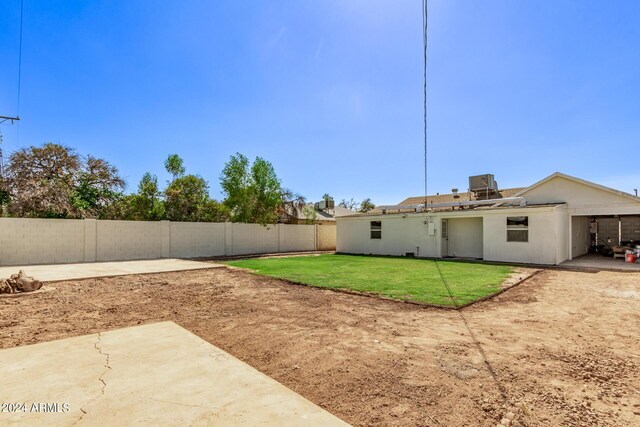 view of yard with a patio